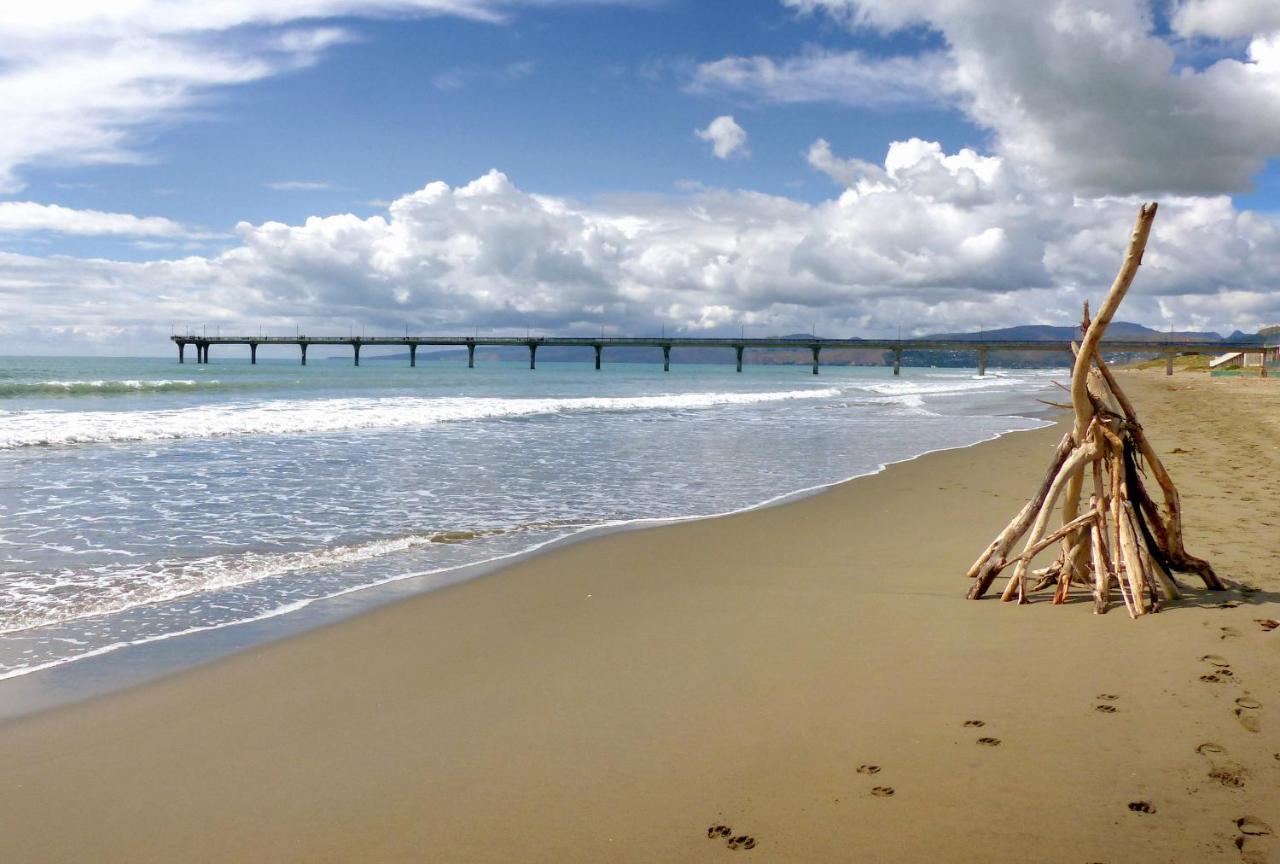Beachside Bliss: 1 Bed 1 Bath Christchurch Eksteriør bilde