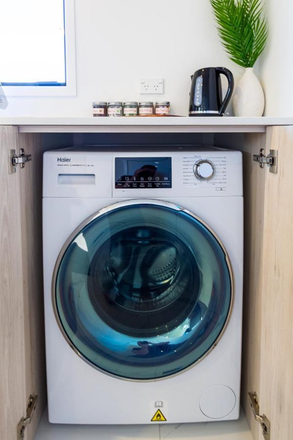 Beachside Bliss: 1 Bed 1 Bath Christchurch Eksteriør bilde